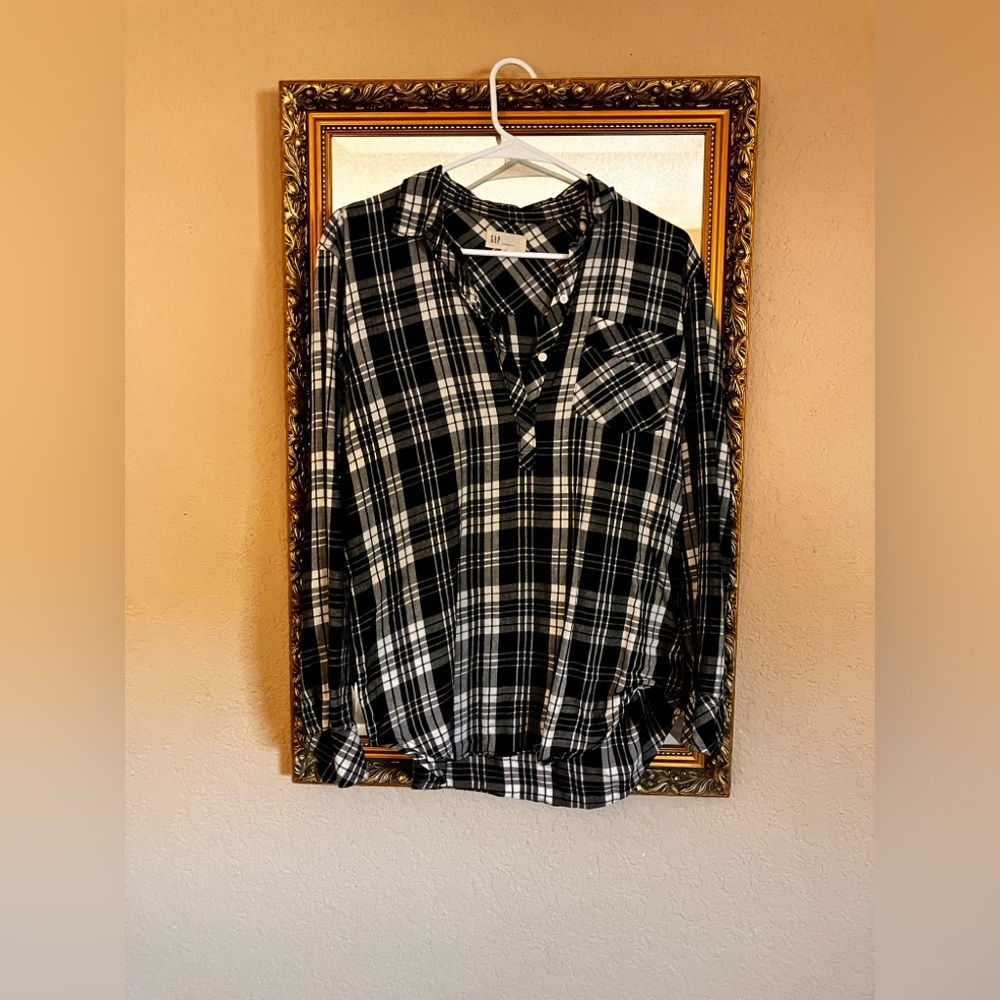 GAP Black and White Checked 1/4 Button Shirt